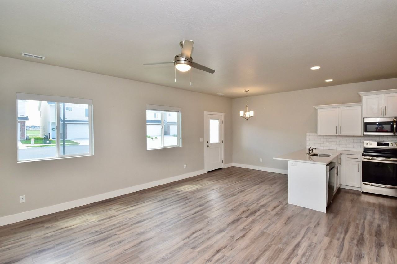 2273 W 2710 S #277 - Photo 4 of 20