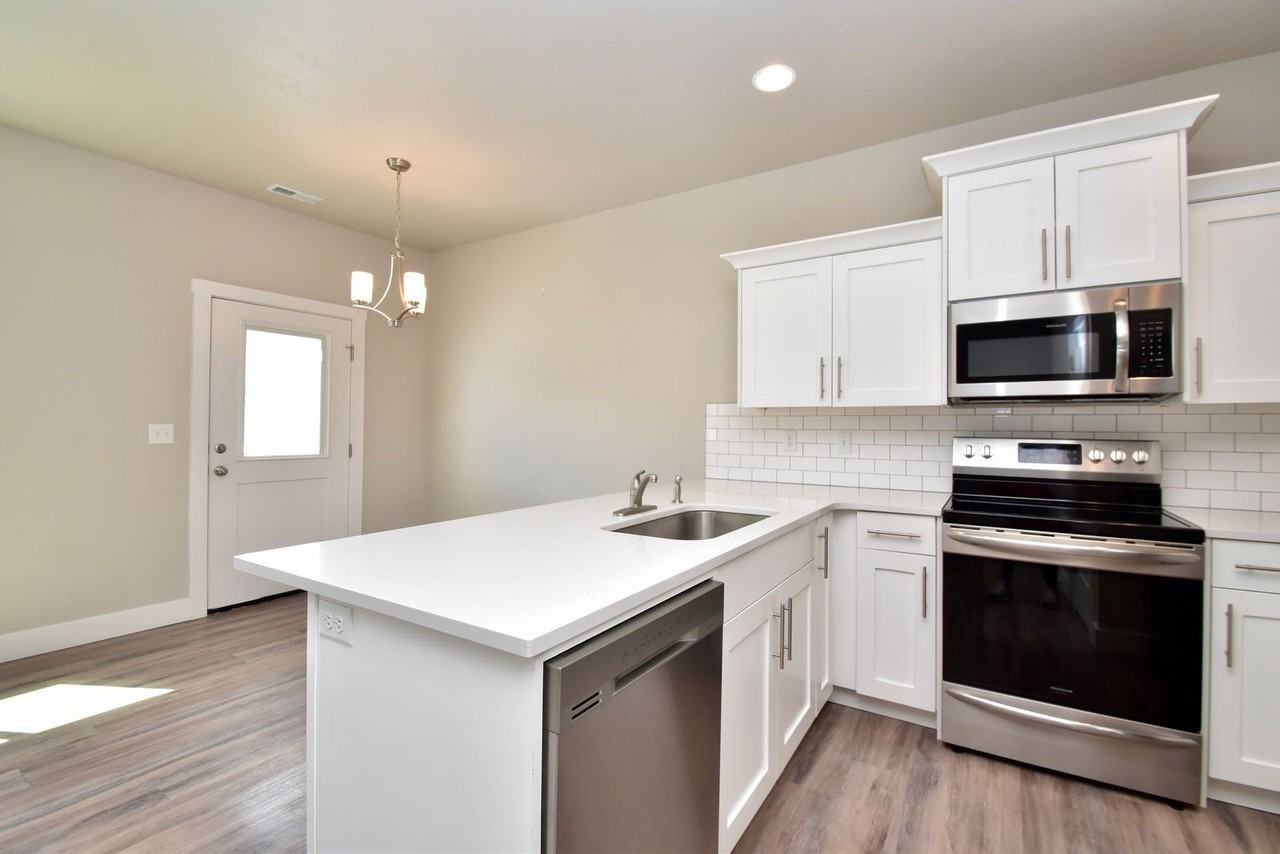 2273 W 2710 S #277 - Photo 6 of 20