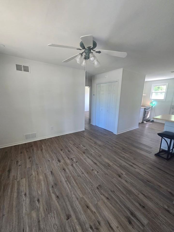 502 Overlook St - Photo 4 of 11