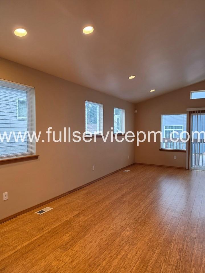 18007 Stone Ave N - Photo 4 of 25