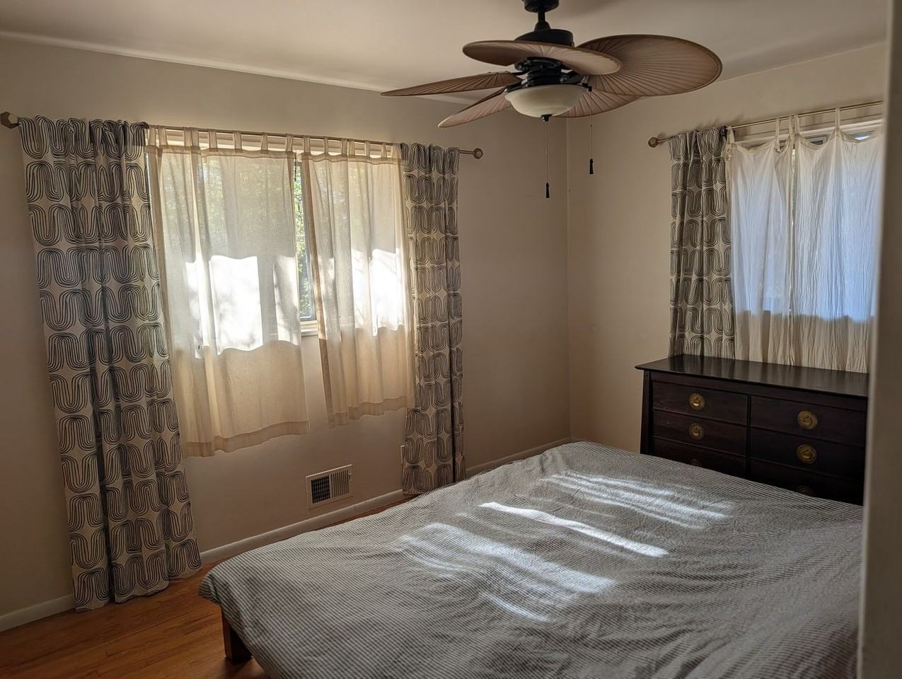 255 S 38th St - Photo 7 of 22