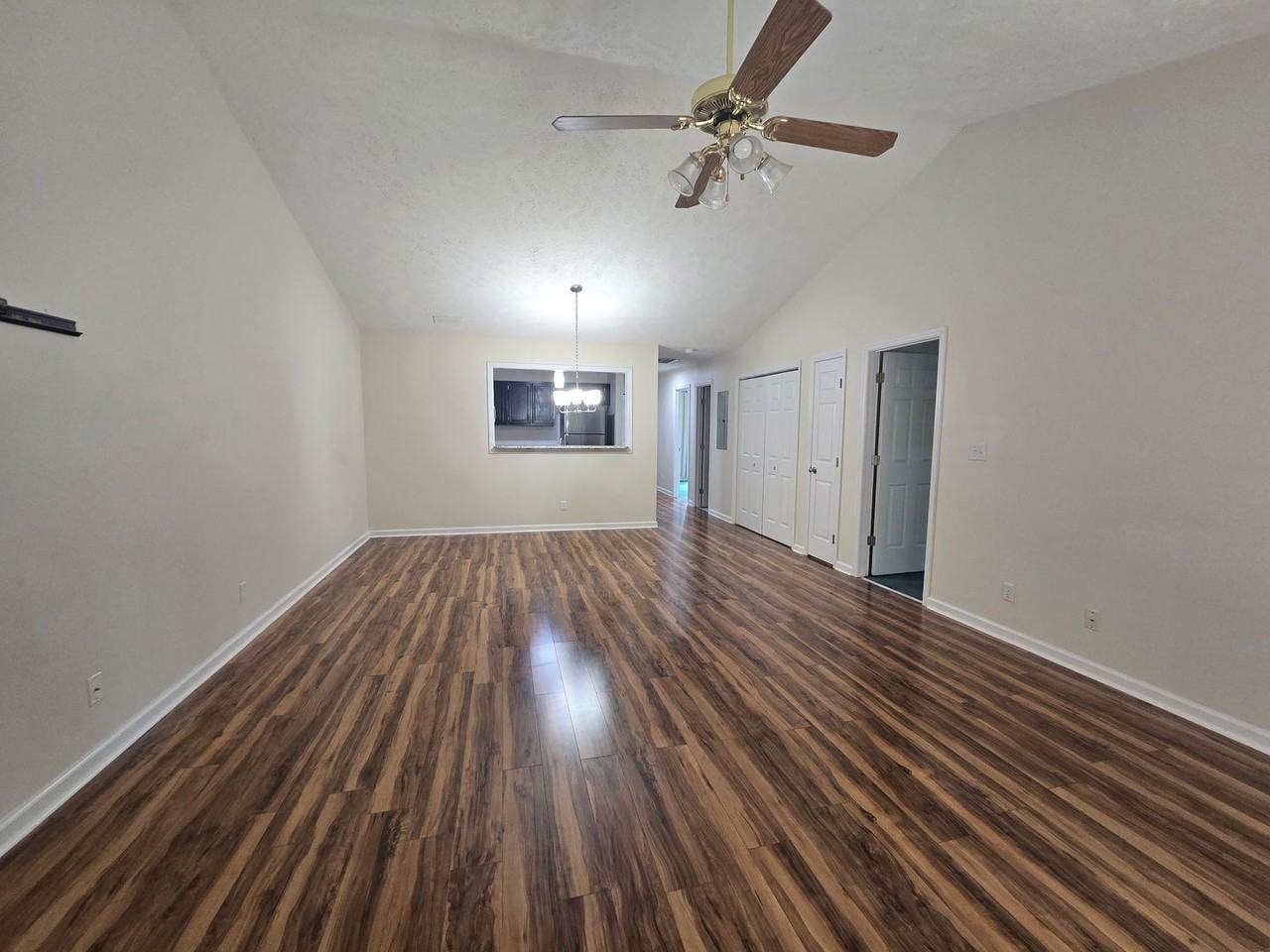 3411 Lainey Ln - Photo 3 of 27