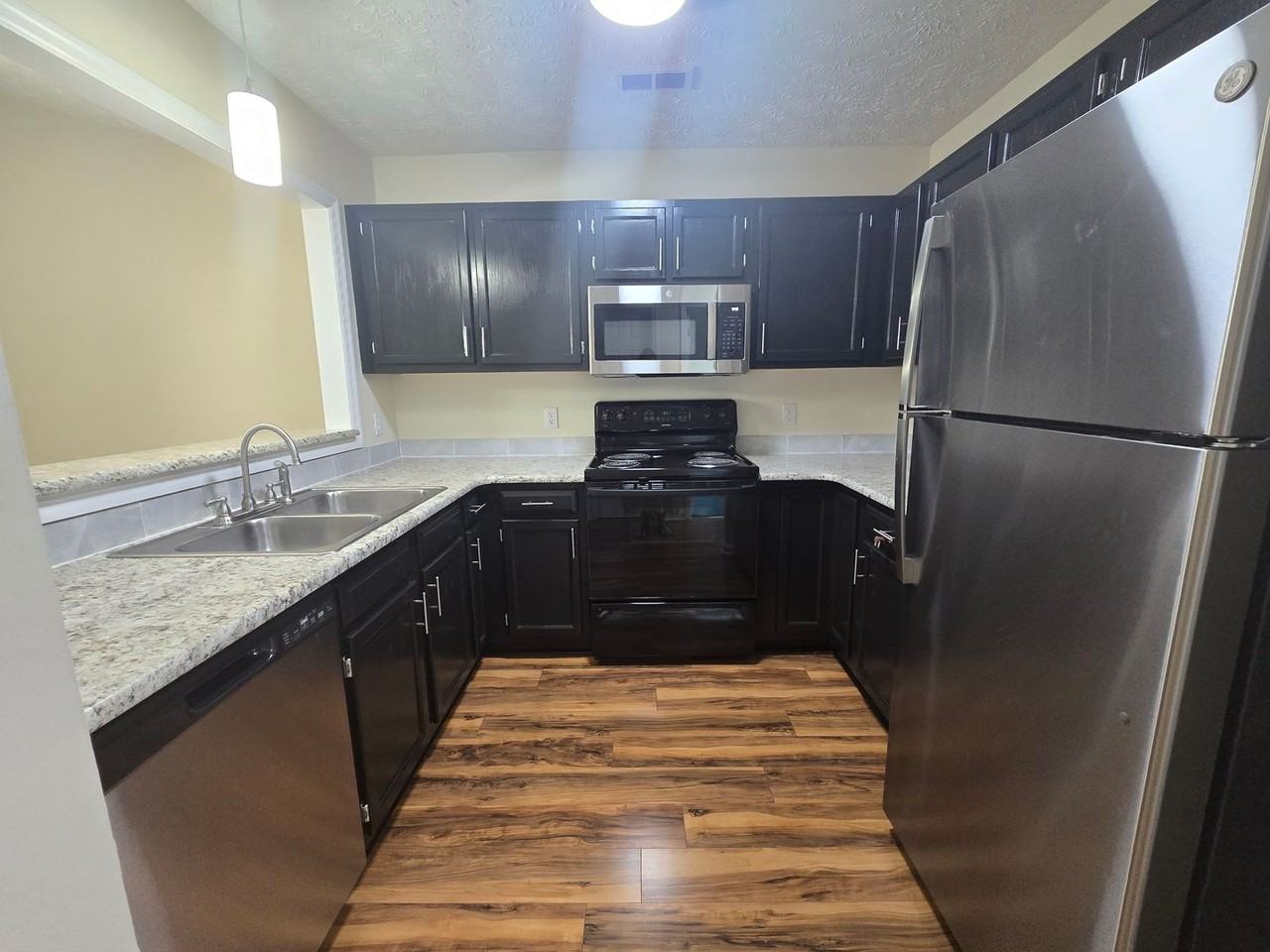 3411 Lainey Ln - Photo 4 of 27