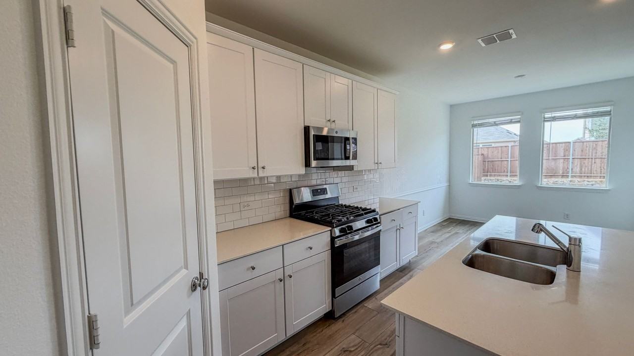 1462 Everett Gardens Way - Photo 5 of 8