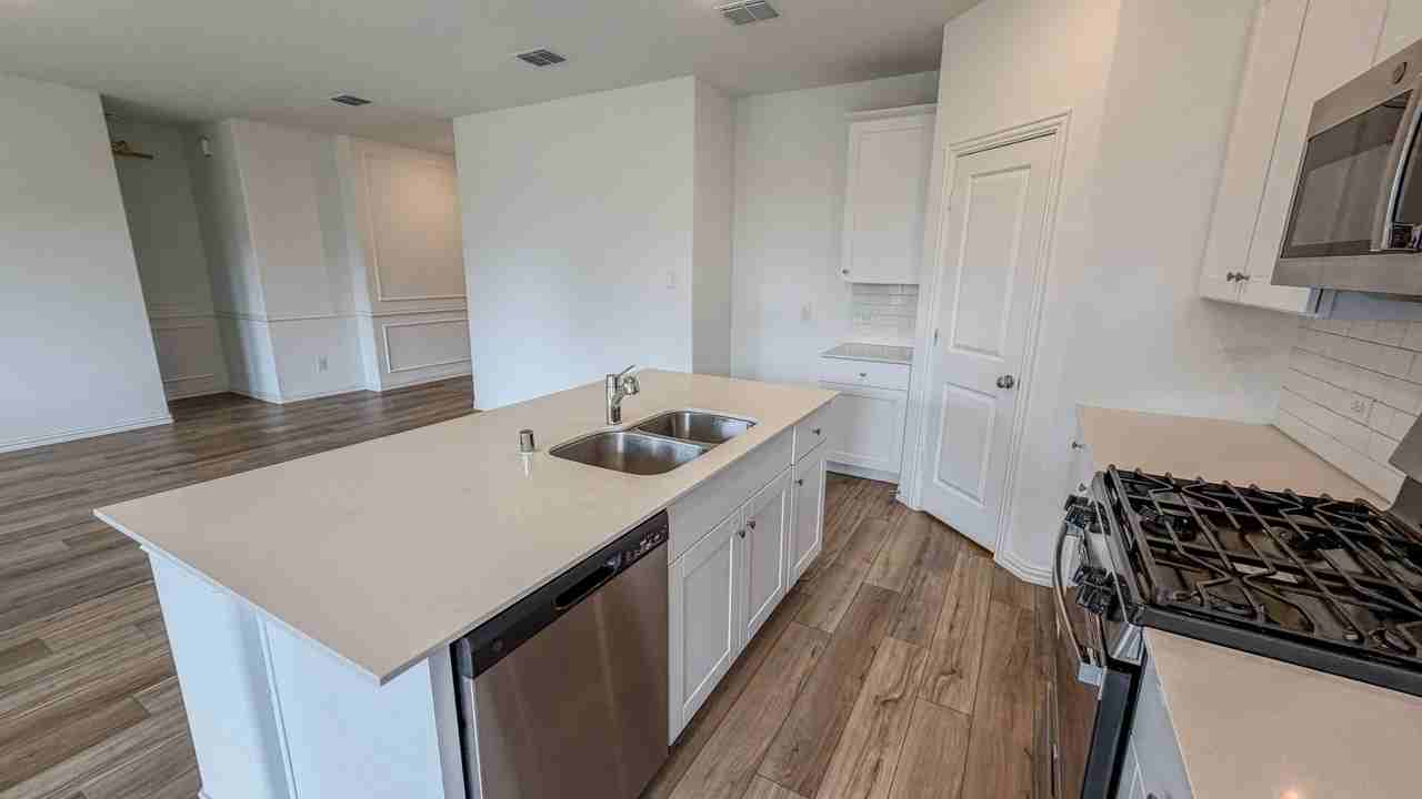 1462 Everett Gardens Way - Photo 6 of 8