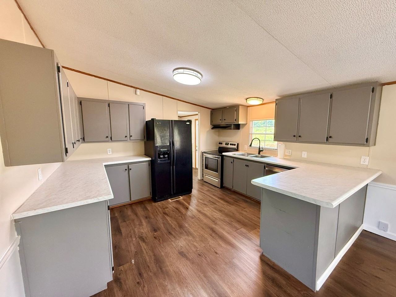 2948 Ellejoy Rd - Photo 6 of 29