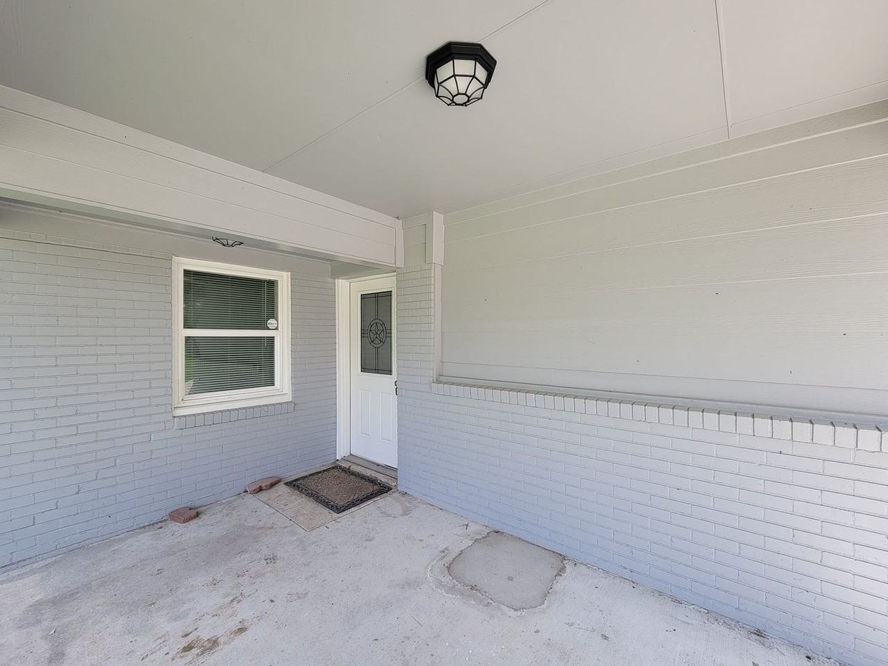 3304 Lincoln St - Photo 2 of 37