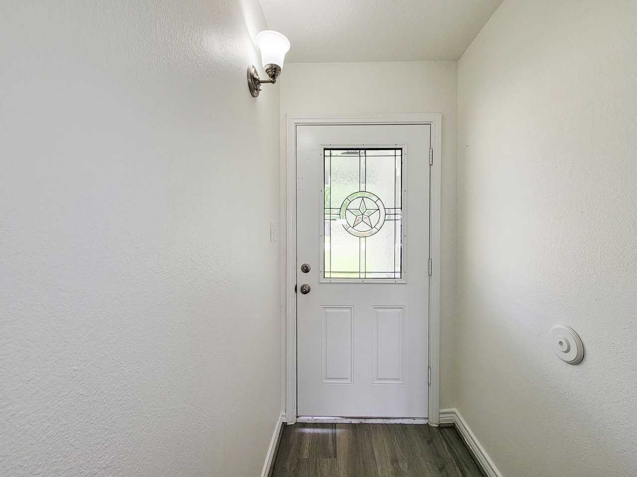 3304 Lincoln St - Photo 3 of 37