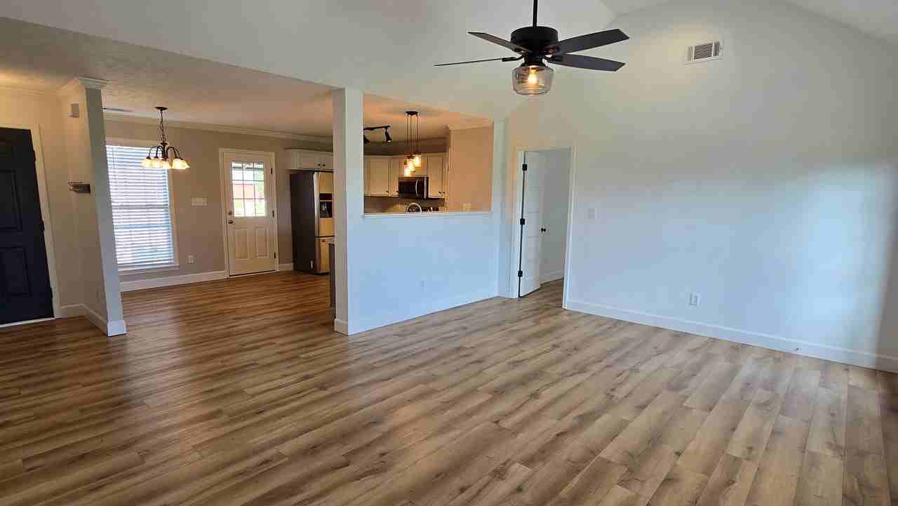 153 Julius Cv - Photo 2 of 30