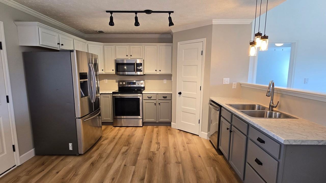 153 Julius Cv - Photo 3 of 30