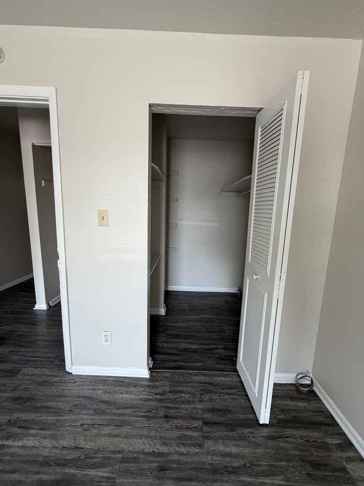 421 Poplar Level Ct #402 - Photo 5 of 10