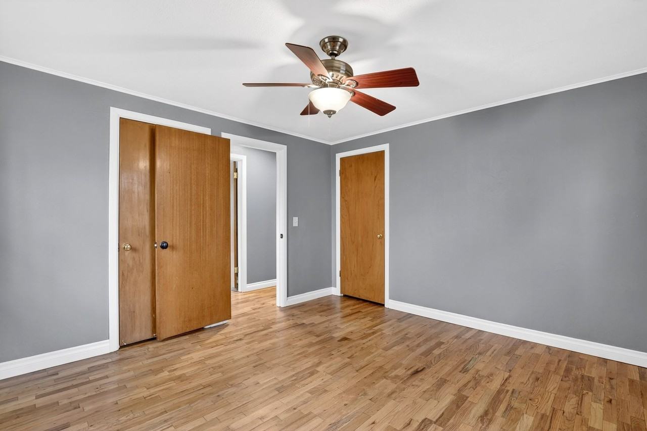 8808 Ne 33rd St - Photo 6 of 7