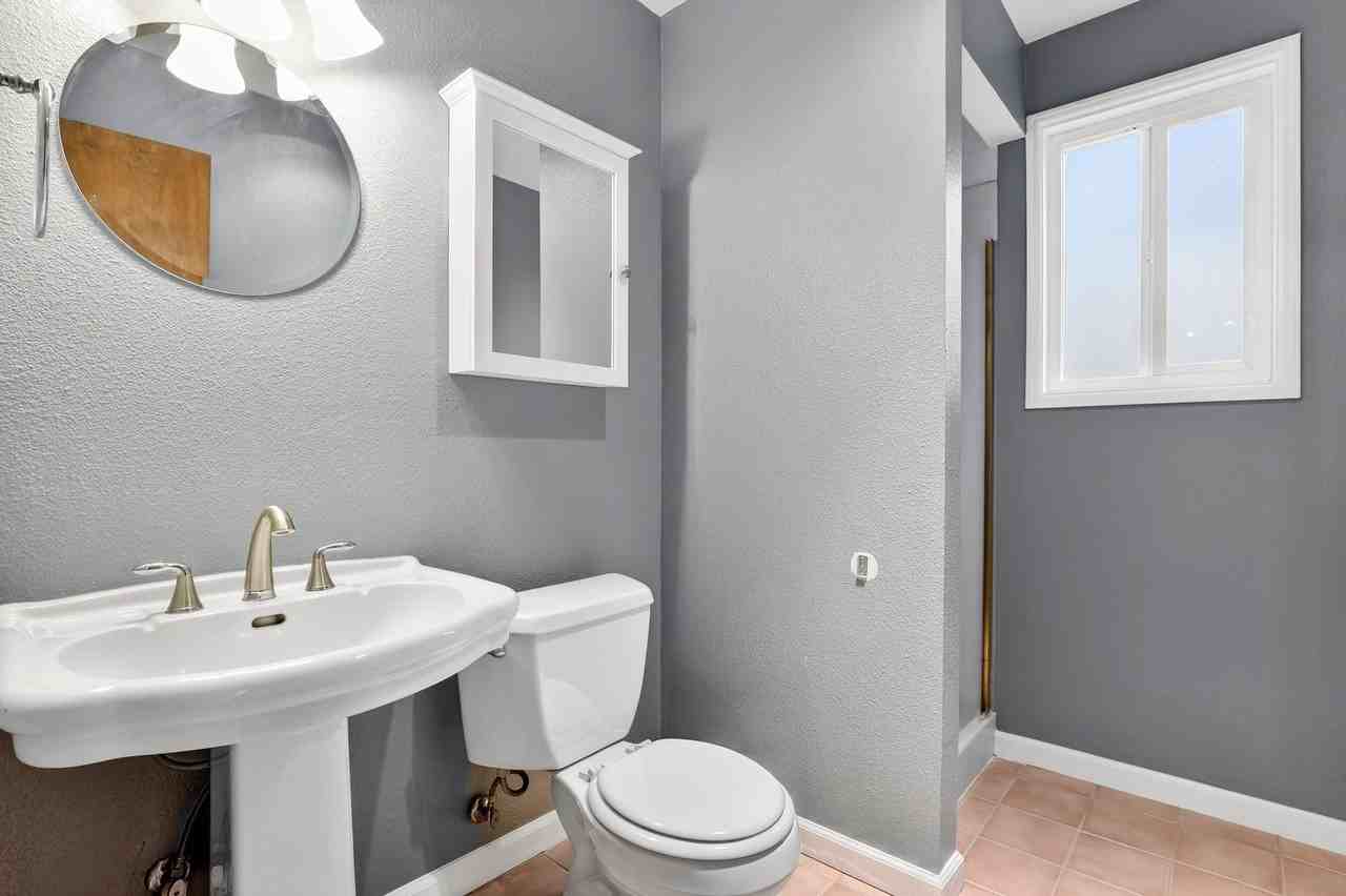 8808 Ne 33rd St - Photo 7 of 7