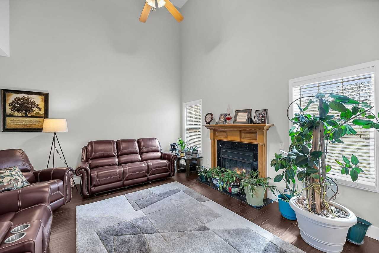 8725 Evangeline Dr - Photo 6 of 41
