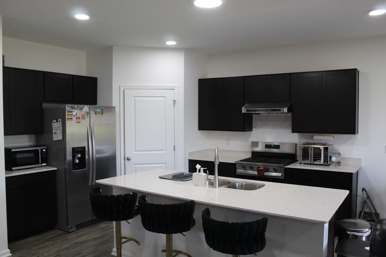 2068 Quail West Dr - Photo 2 of 29