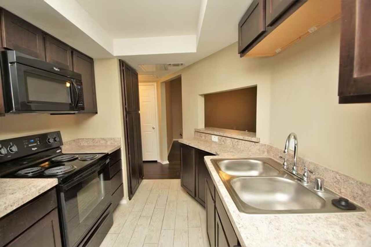Stone Hill Apartments - Photo 4 of 19