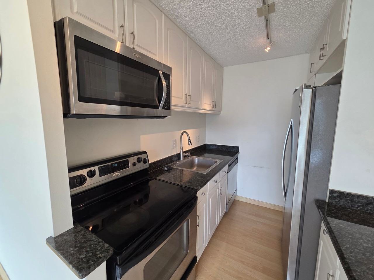 1011 Prospect St #606 - Photo 7 of 14