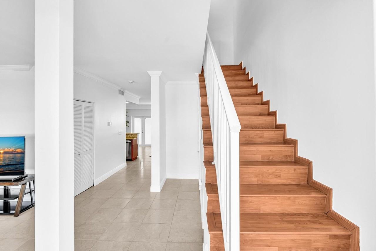 1712 Mayo St - Photo 3 of 35