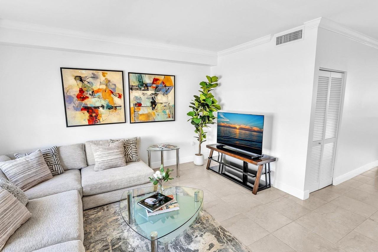 1712 Mayo St - Photo 4 of 35