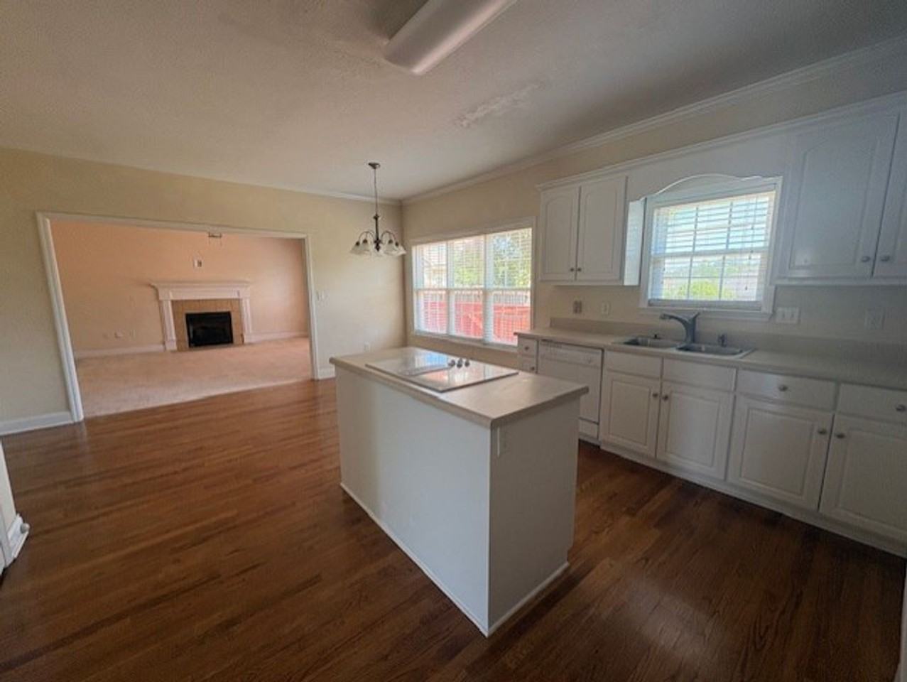 330 Gardenia Dr - Photo 2 of 5