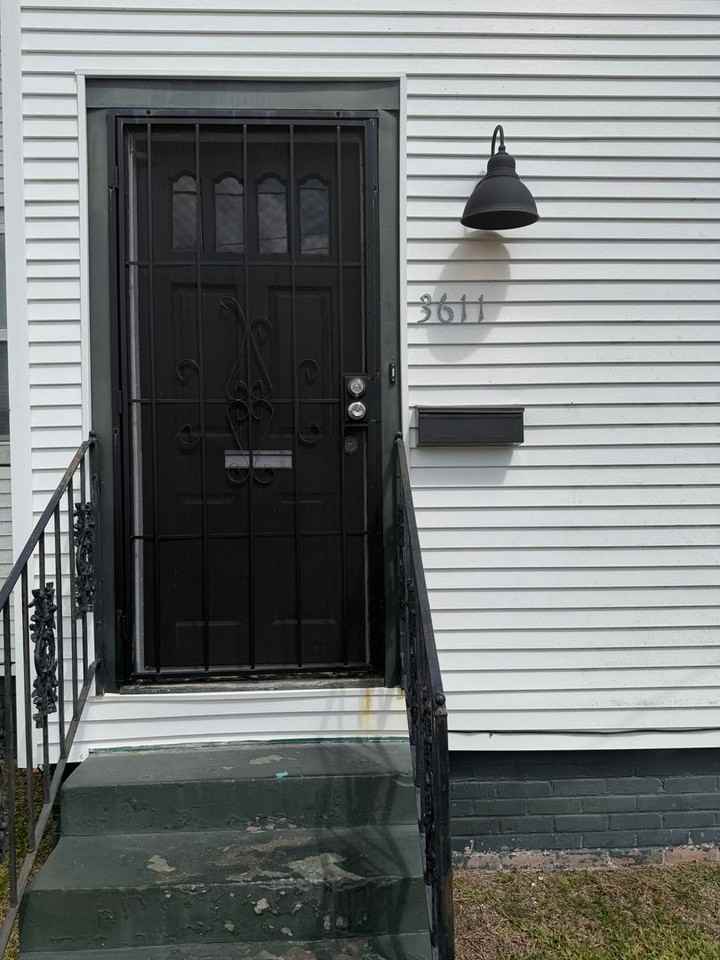 3611 Bruxelles St - Photo 2 of 10