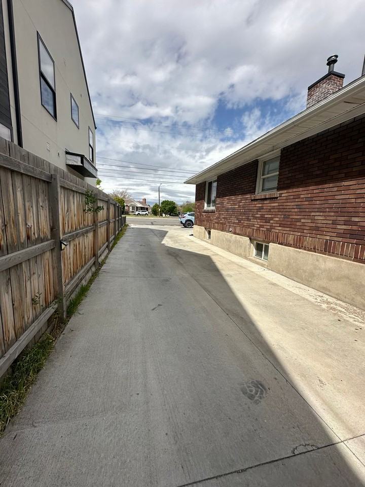 2587 S 700 E - Photo 3 of 50