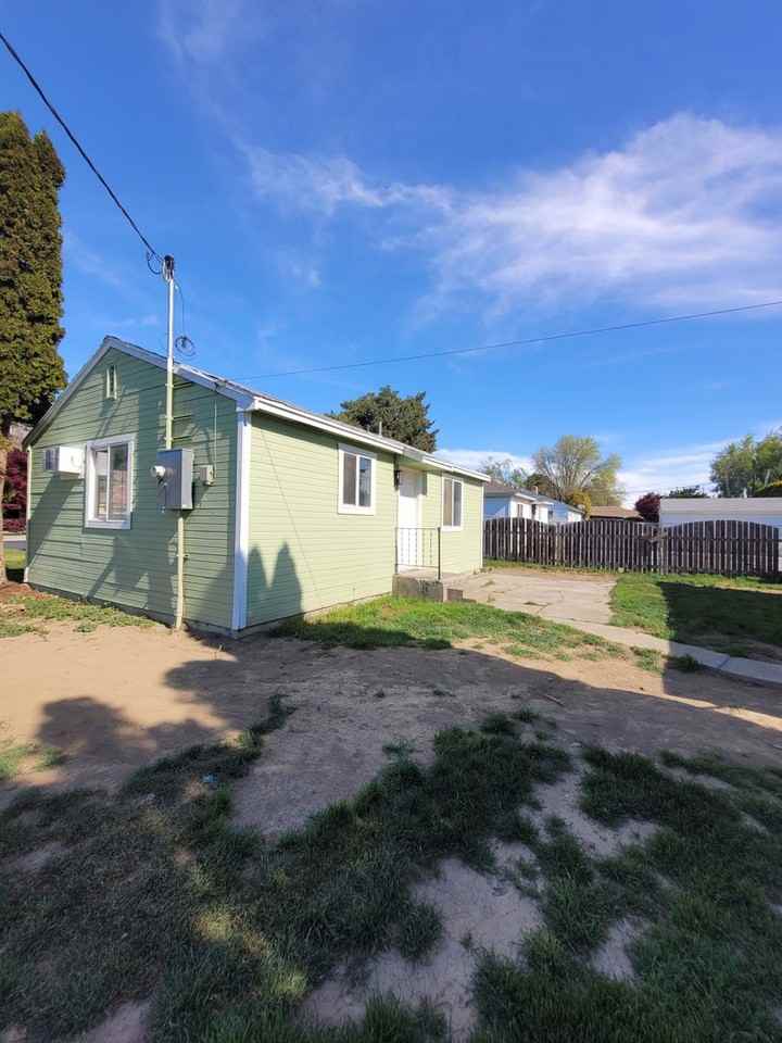 1330 C St Sw - Photo 2 of 22