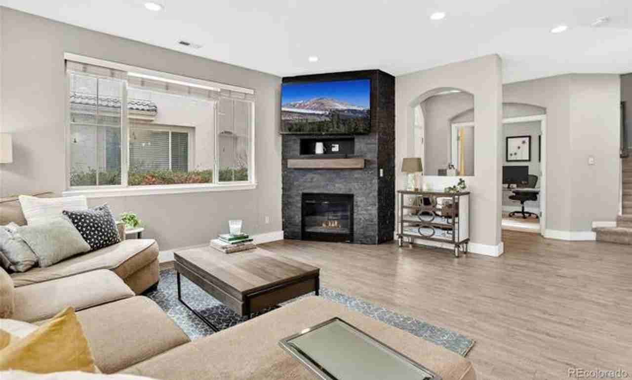 10098 Bluffmont Ln - Photo 2 of 32