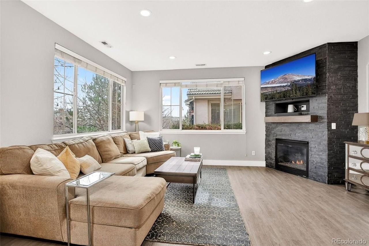 10098 Bluffmont Ln - Photo 3 of 32