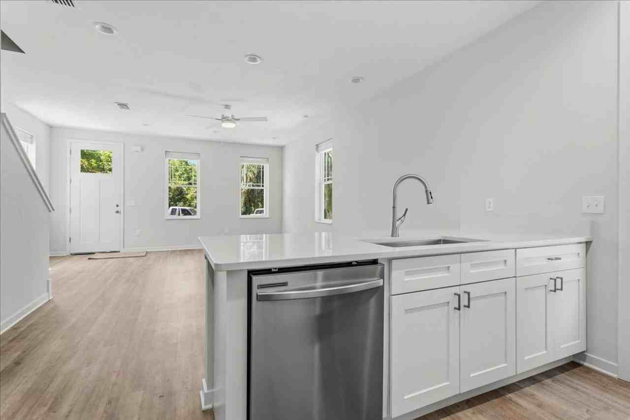 516 Sw 7th Pl - Photo 7 of 29