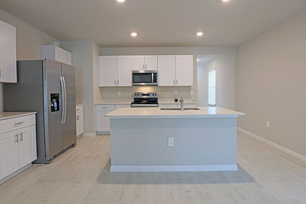 1156 Brooklands Dr - Photo 4 of 18