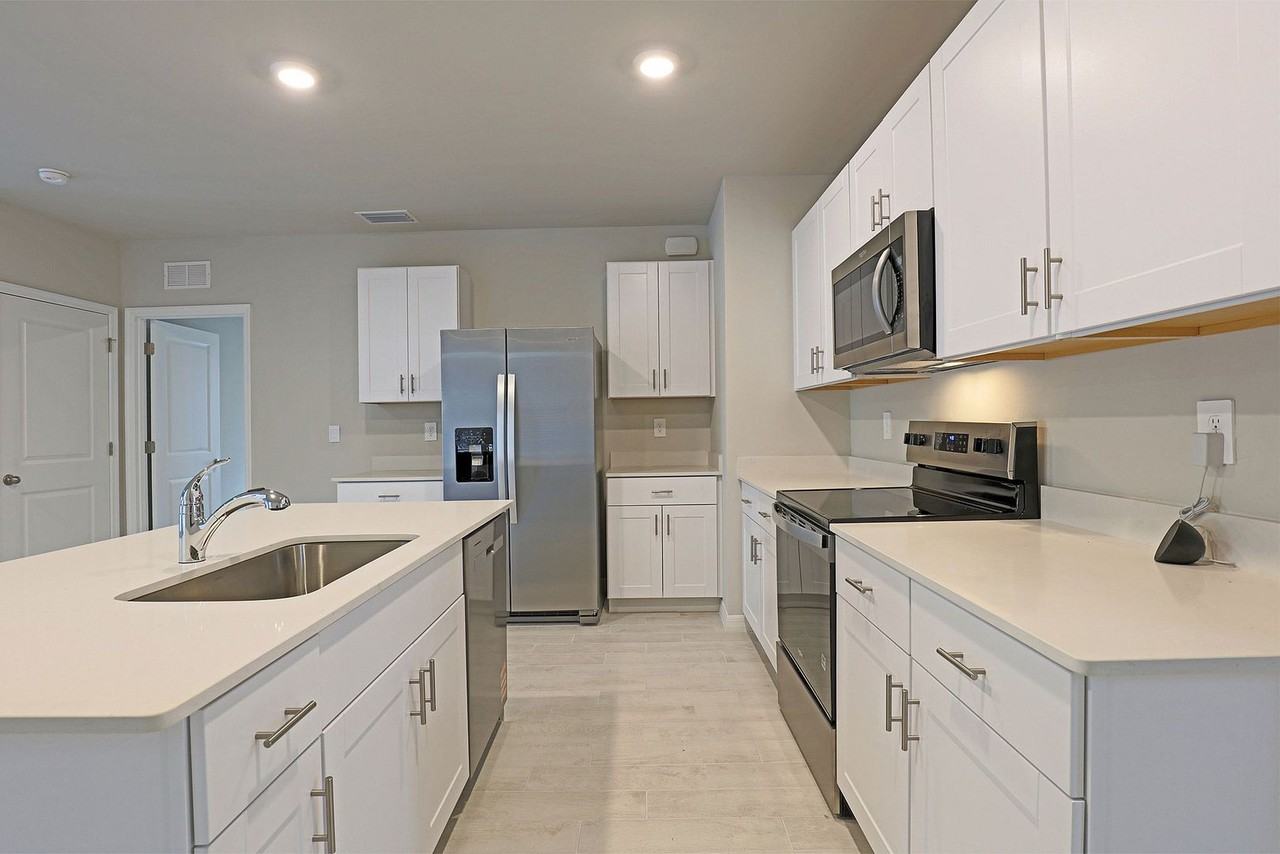 1156 Brooklands Dr - Photo 5 of 18