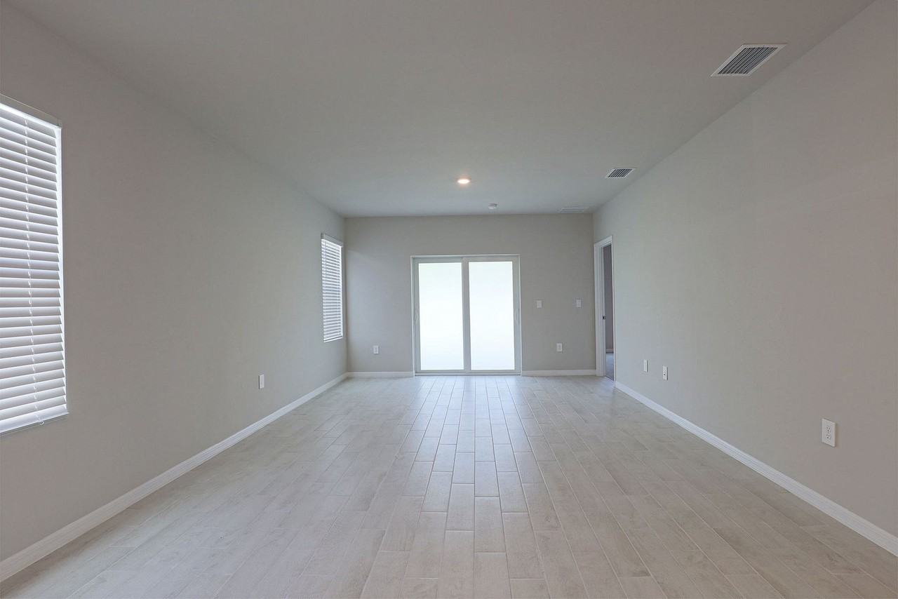 1156 Brooklands Dr - Photo 6 of 18