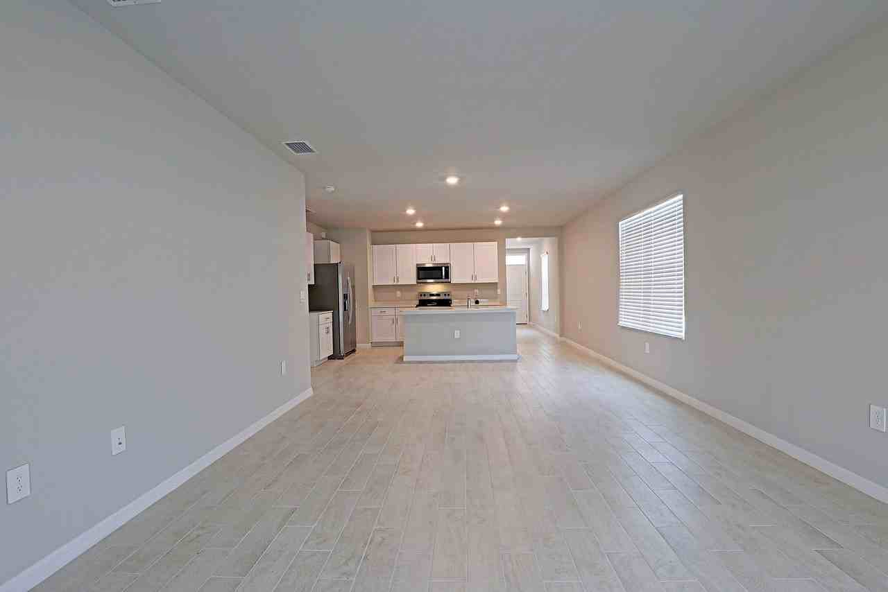 1156 Brooklands Dr - Photo 7 of 18