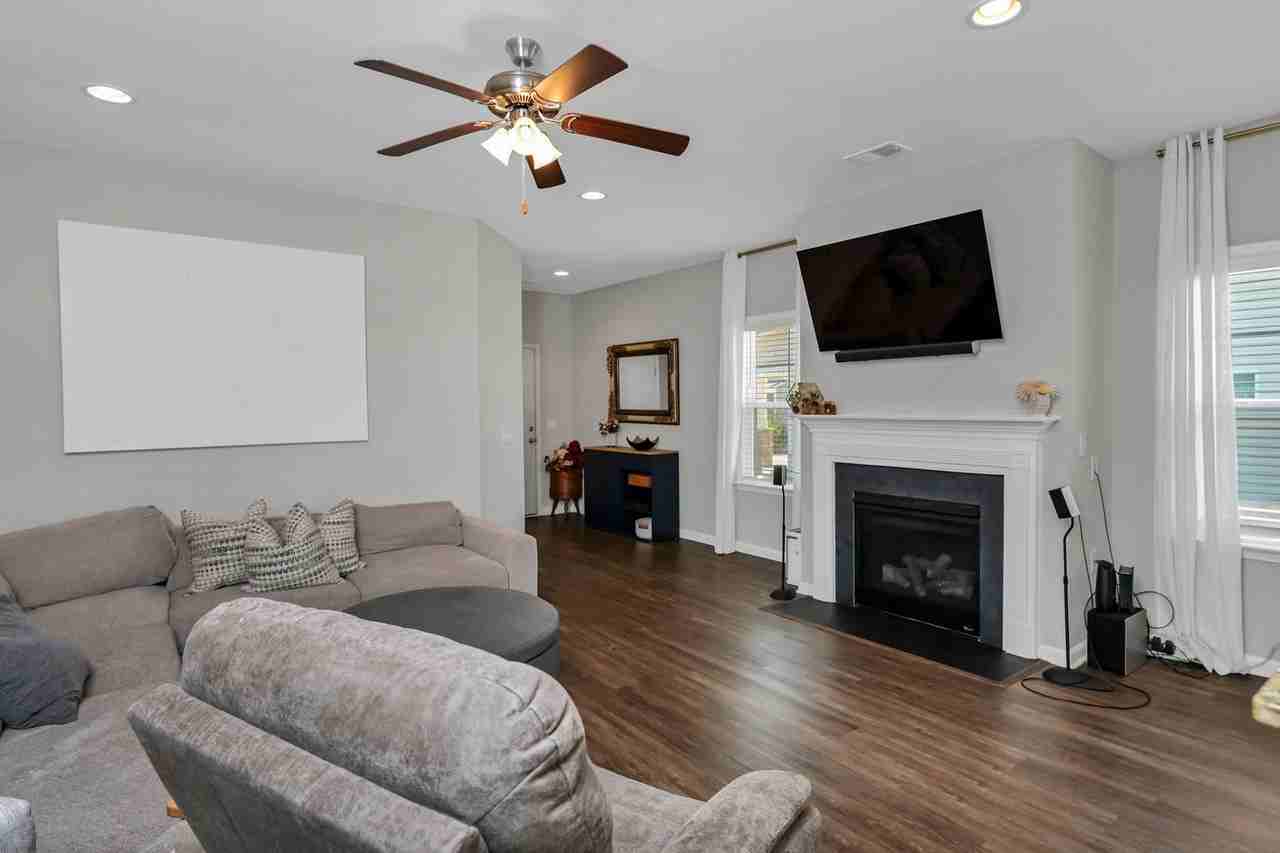 836 Red Solstice Ct - Photo 4 of 36