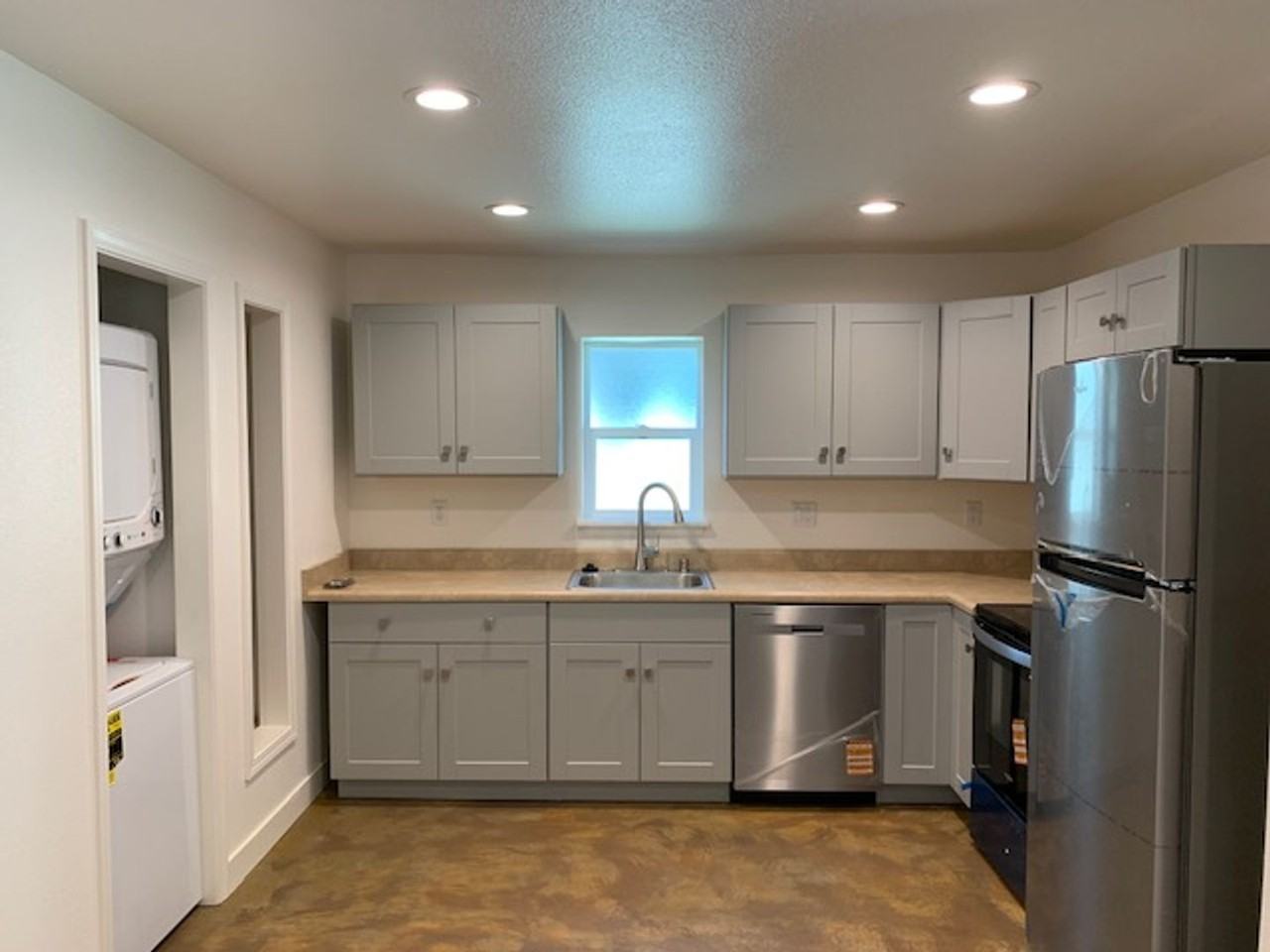 785 W 11th Ave #3 - Photo 4 of 9