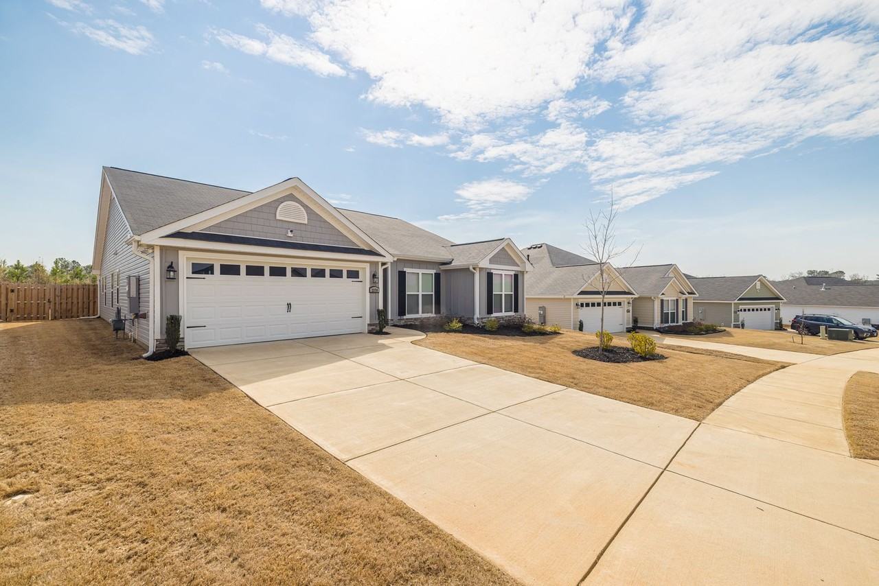 2370 Bundoran Dr - Photo 3 of 50