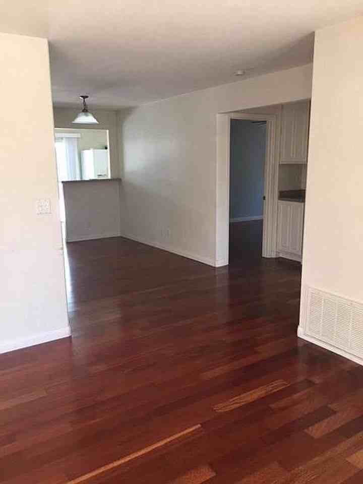 4634 Greene St - Photo 3 of 11