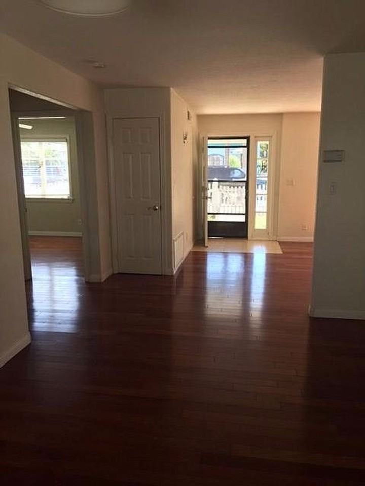 4634 Greene St - Photo 7 of 11