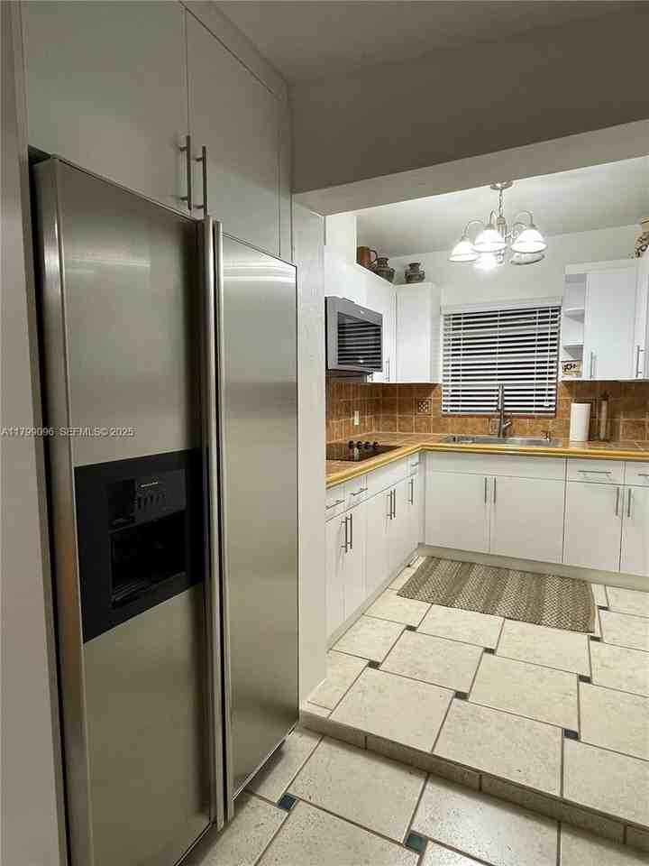 63 Nw 51st Ave - Photo 4 of 20