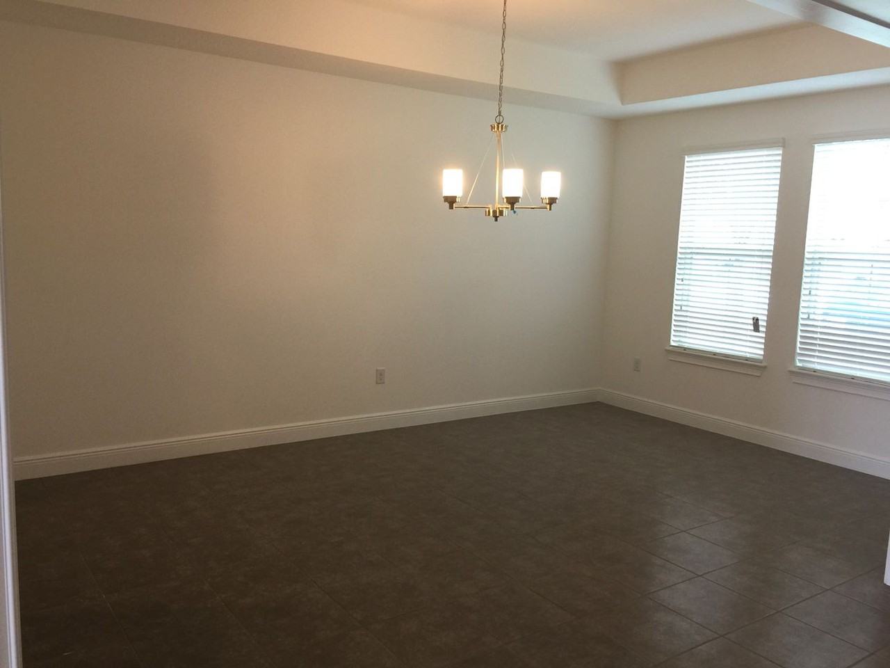 10424 Warrick St - Photo 2 of 32