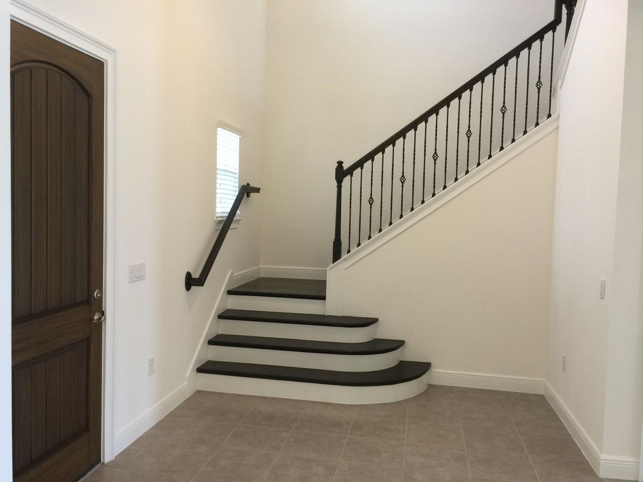10424 Warrick St - Photo 3 of 32