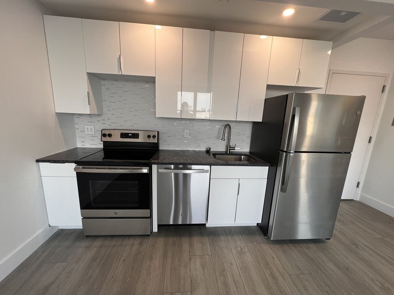 2010 Ocean Avenue #G3 - Photo 3 of 7