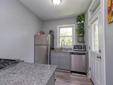 128 Teece Ave - Photo 4 of 16