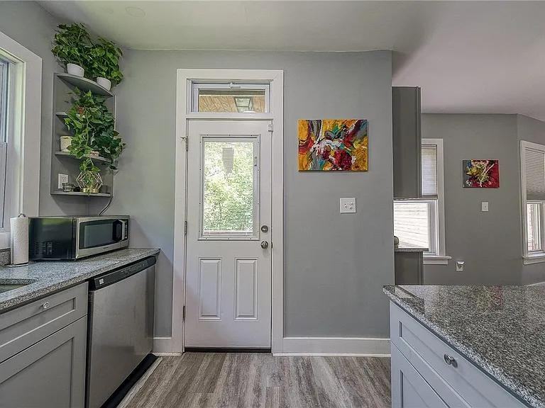 128 Teece Ave - Photo 5 of 16