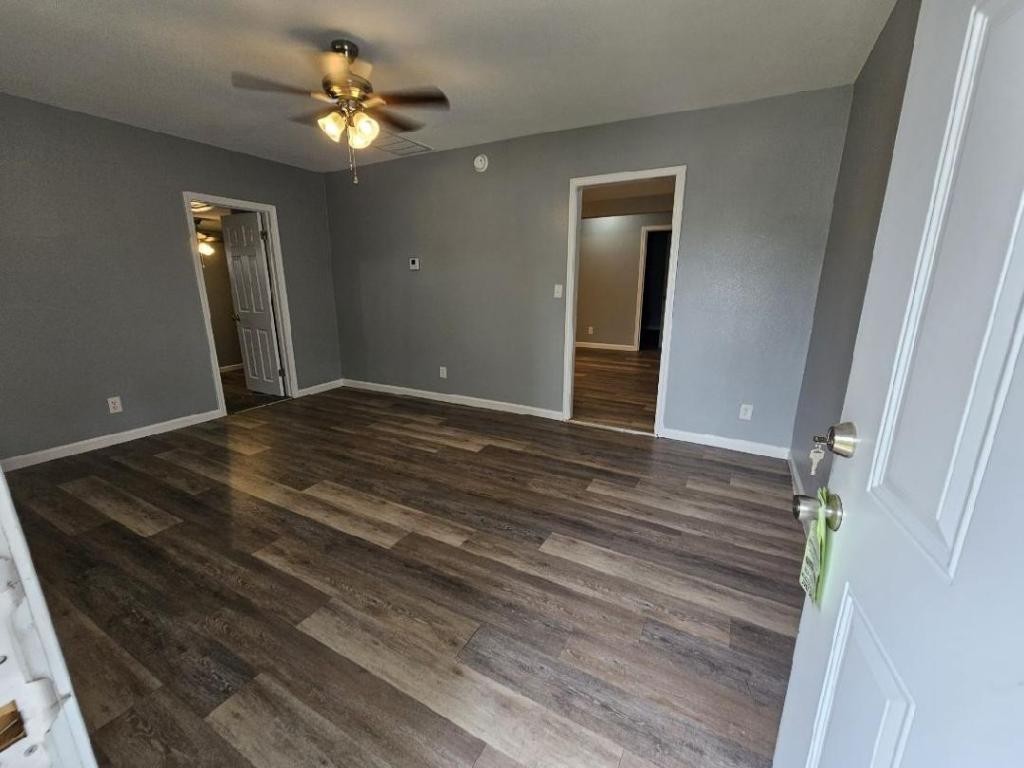 541 E Seminole Pl - Photo 2 of 11