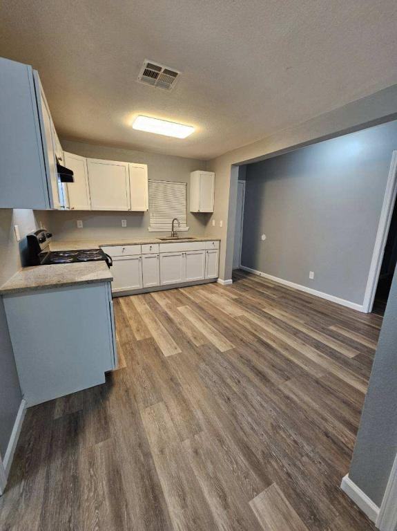 541 E Seminole Pl - Photo 4 of 11