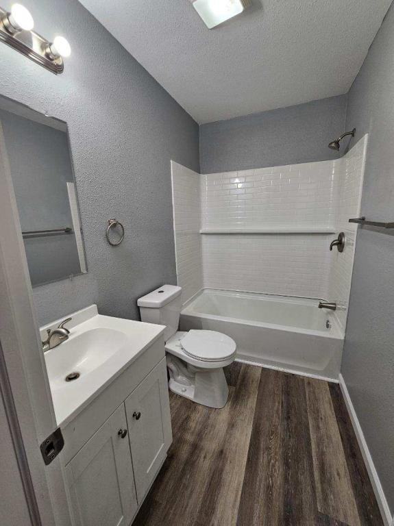 541 E Seminole Pl - Photo 6 of 11