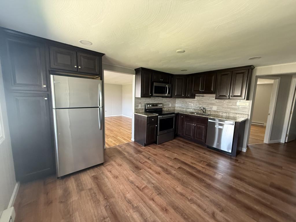 343 Snell St - Photo 7 of 8