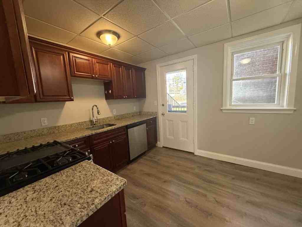 476 Locust St - Photo 3 of 8